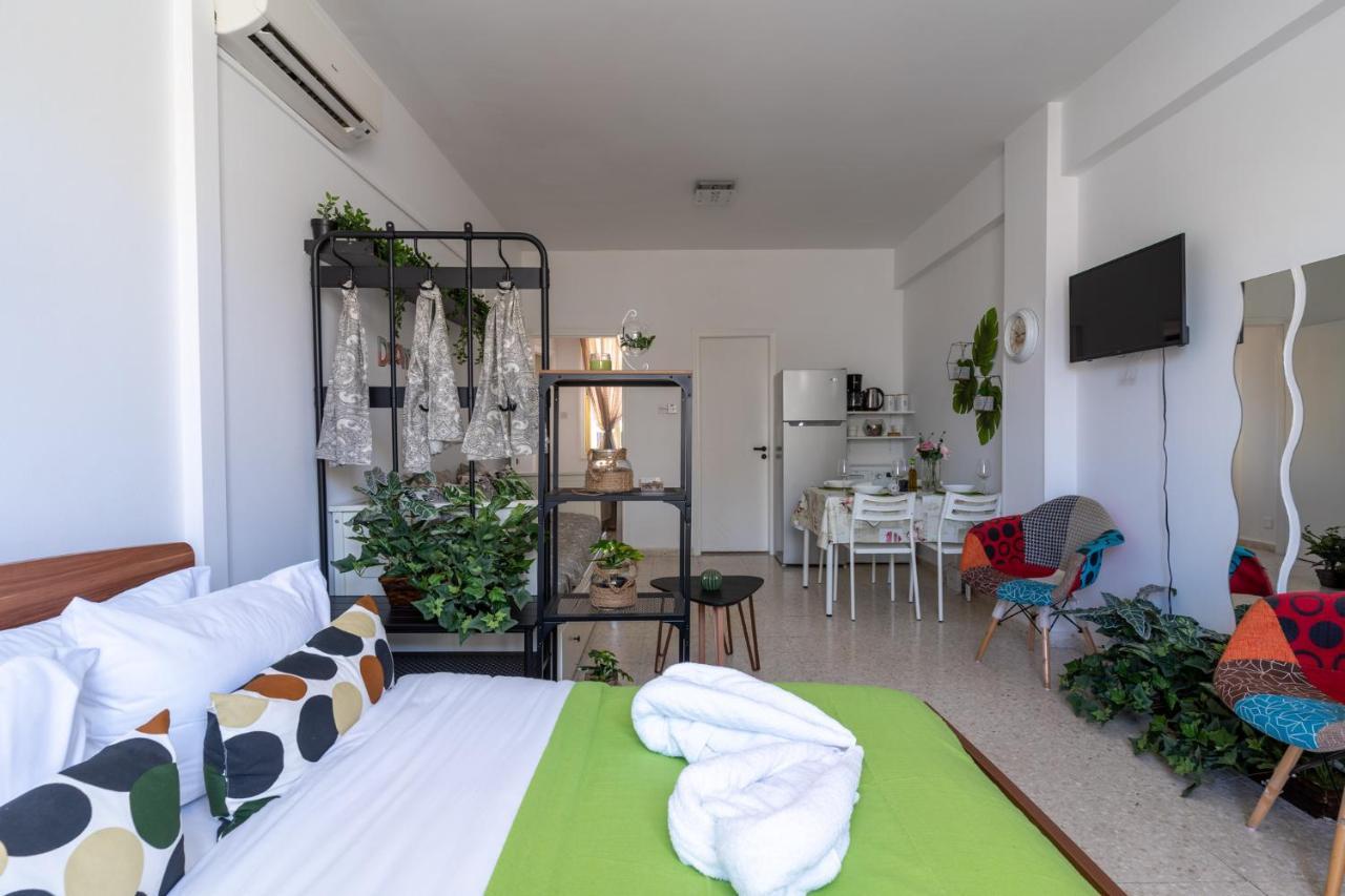 Oasis - Cozy Studio In Ларнака Экстерьер фото