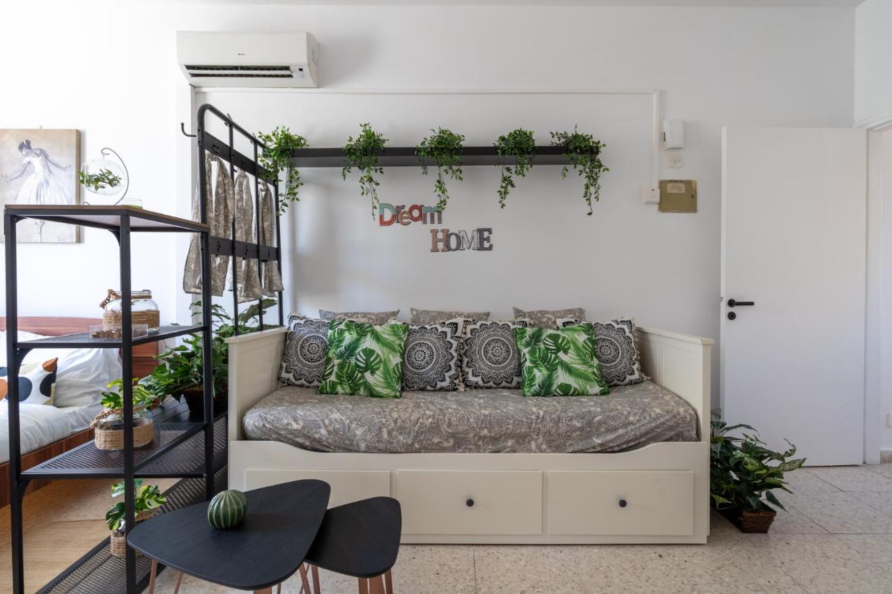 Oasis - Cozy Studio In Ларнака Экстерьер фото